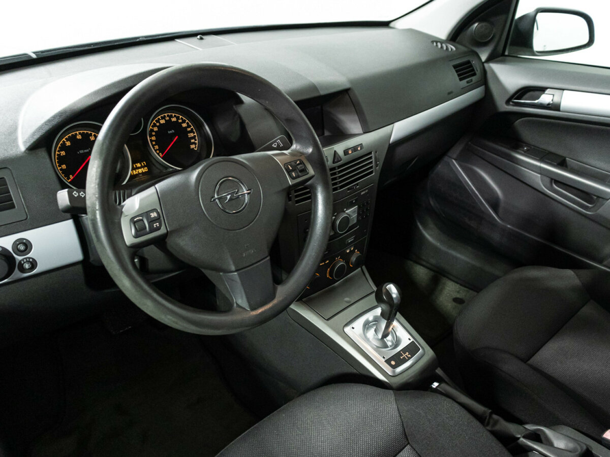 Opel Astra с пробегом — 2006 год. Фото: #10