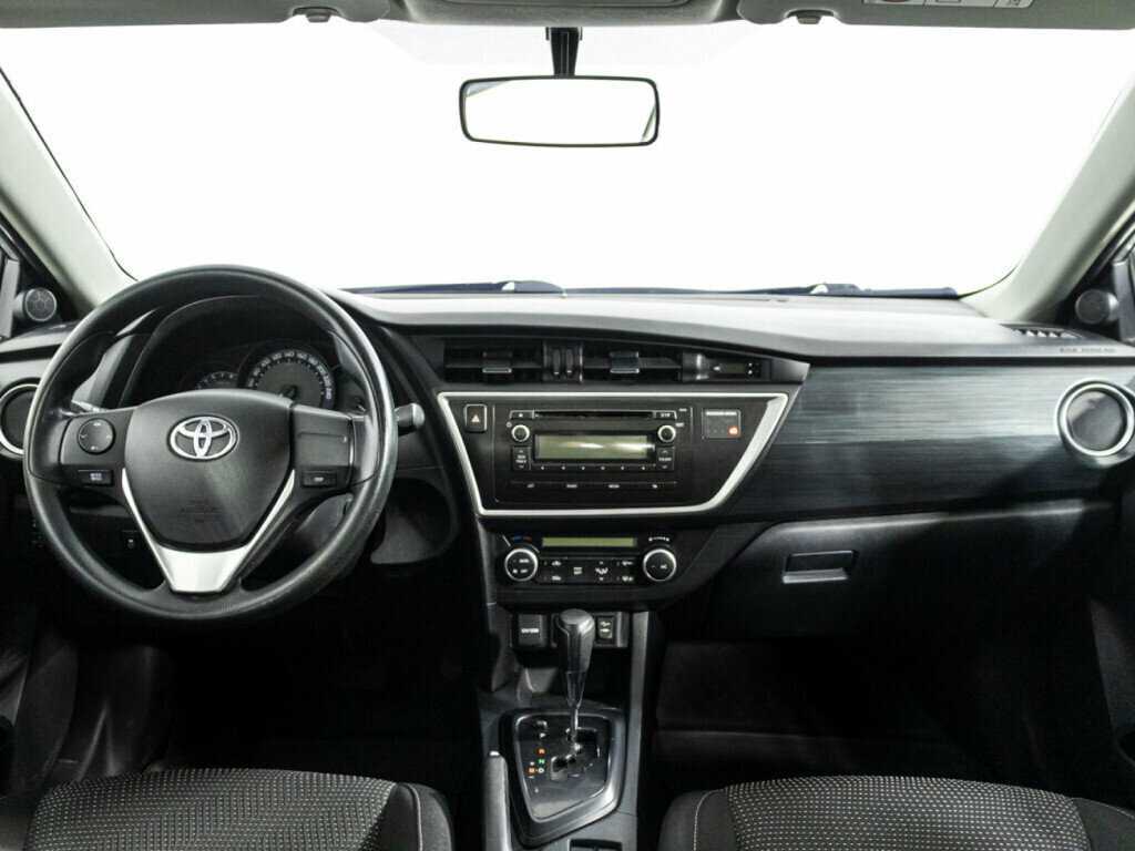 Toyota Auris с пробегом — 2013 год. Фото: #12