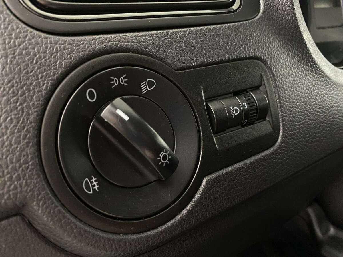 Volkswagen Polo с пробегом — 2011 год. Фото: #6