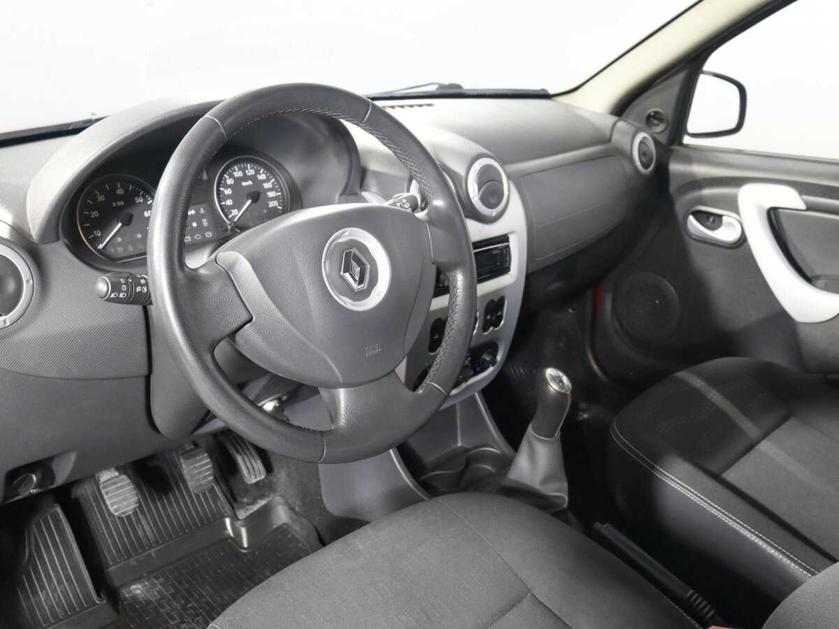 Renault Sandero с пробегом — 2011 год. Фото: #9