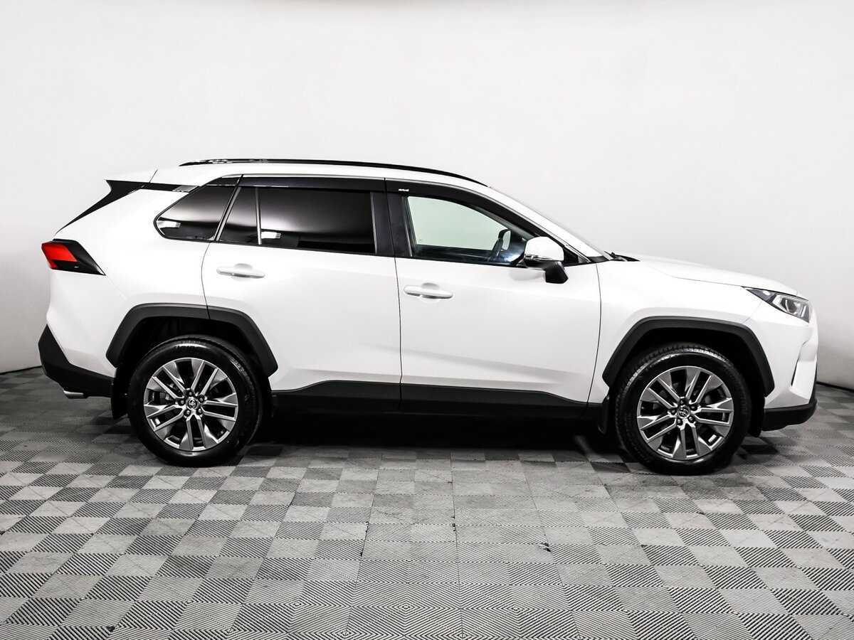 Toyota RAV4 с пробегом — 2021 год. Фото: #3