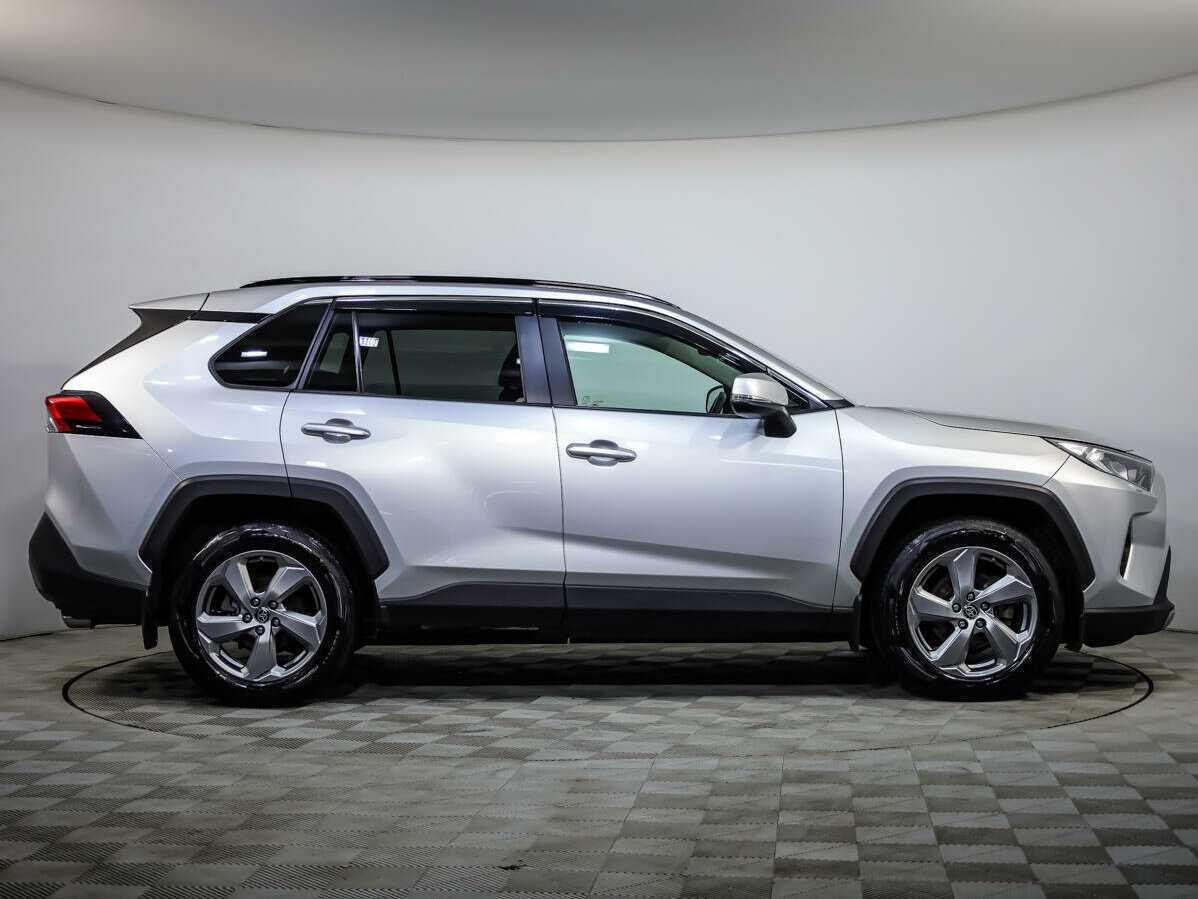 Toyota RAV4 с пробегом — 2020 год. Фото: #6