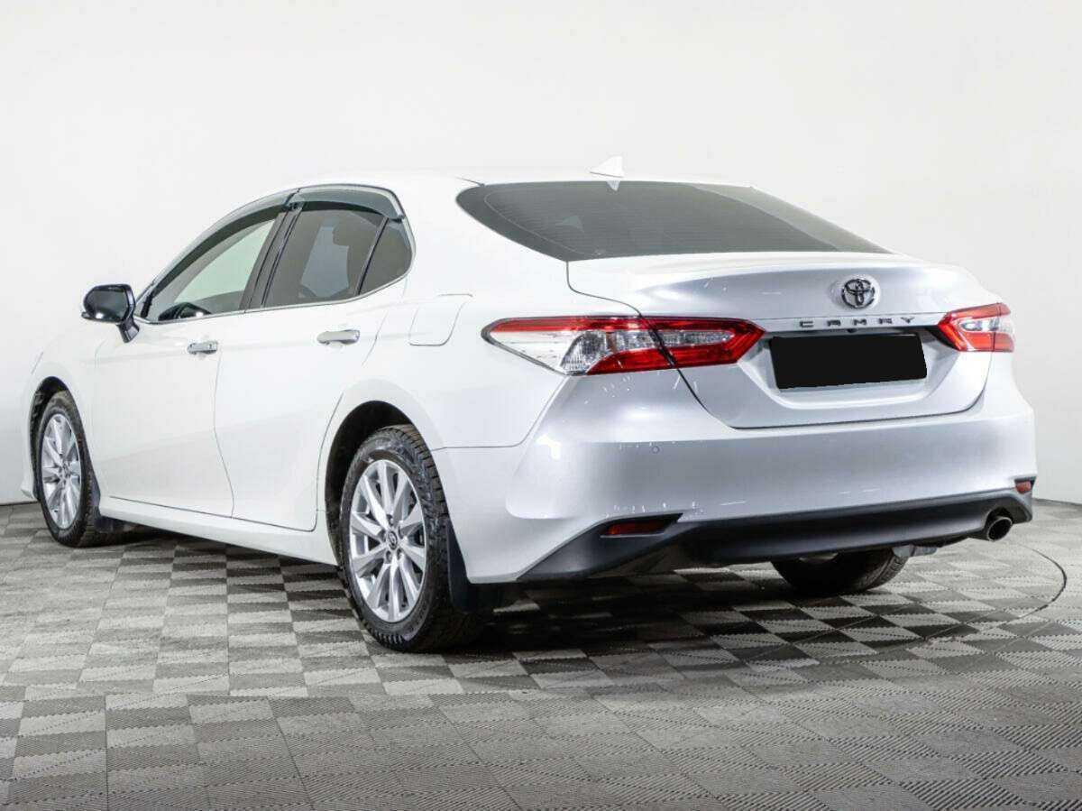 Toyota Camry с пробегом — 2018 год. Фото: #6