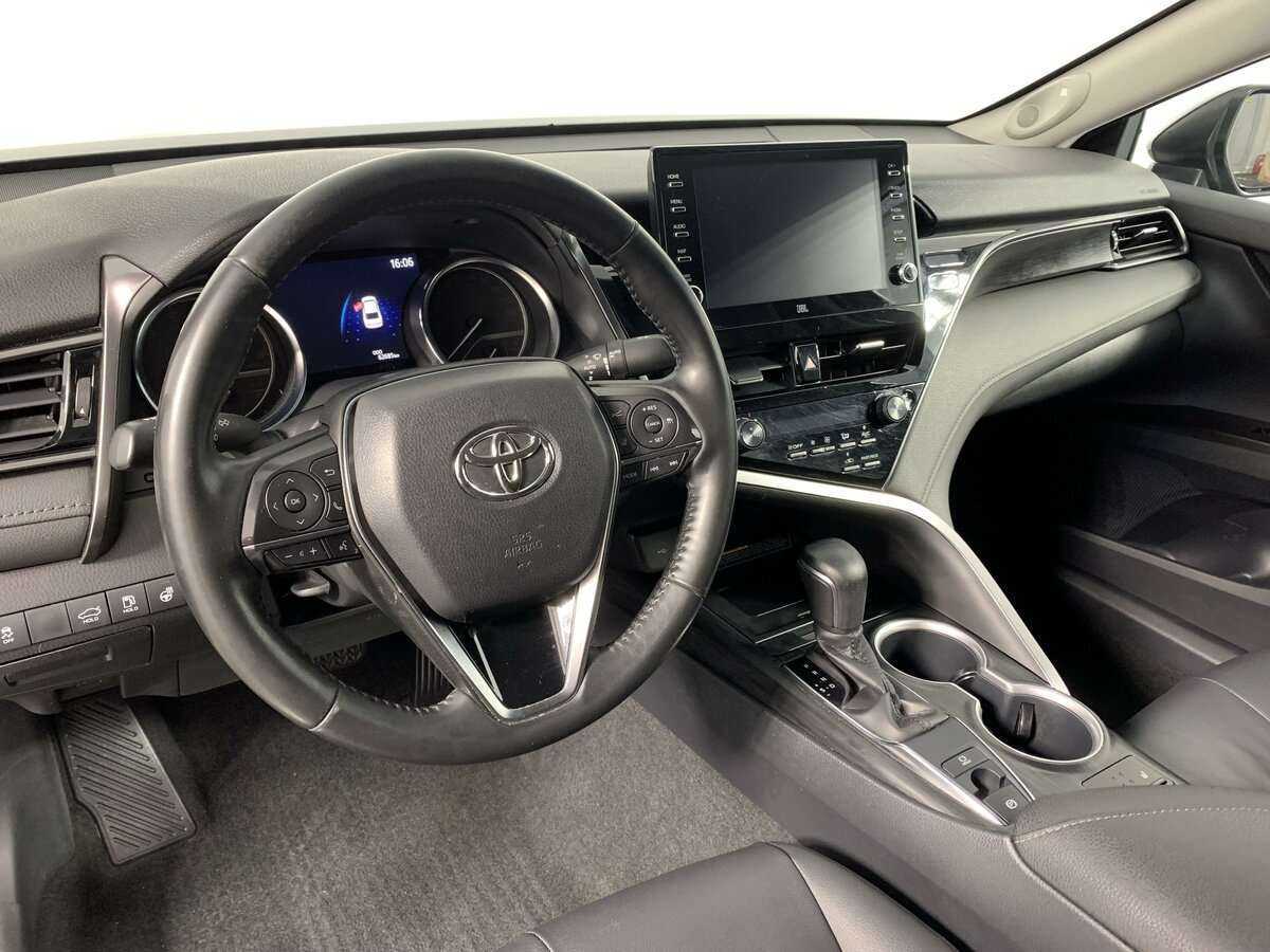 Toyota Camry с пробегом — 2021 год. Фото: #13