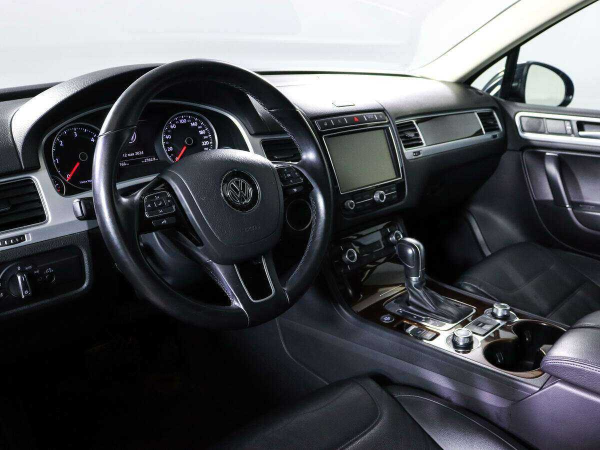 Volkswagen Touareg с пробегом — 2016 год. Фото: #13