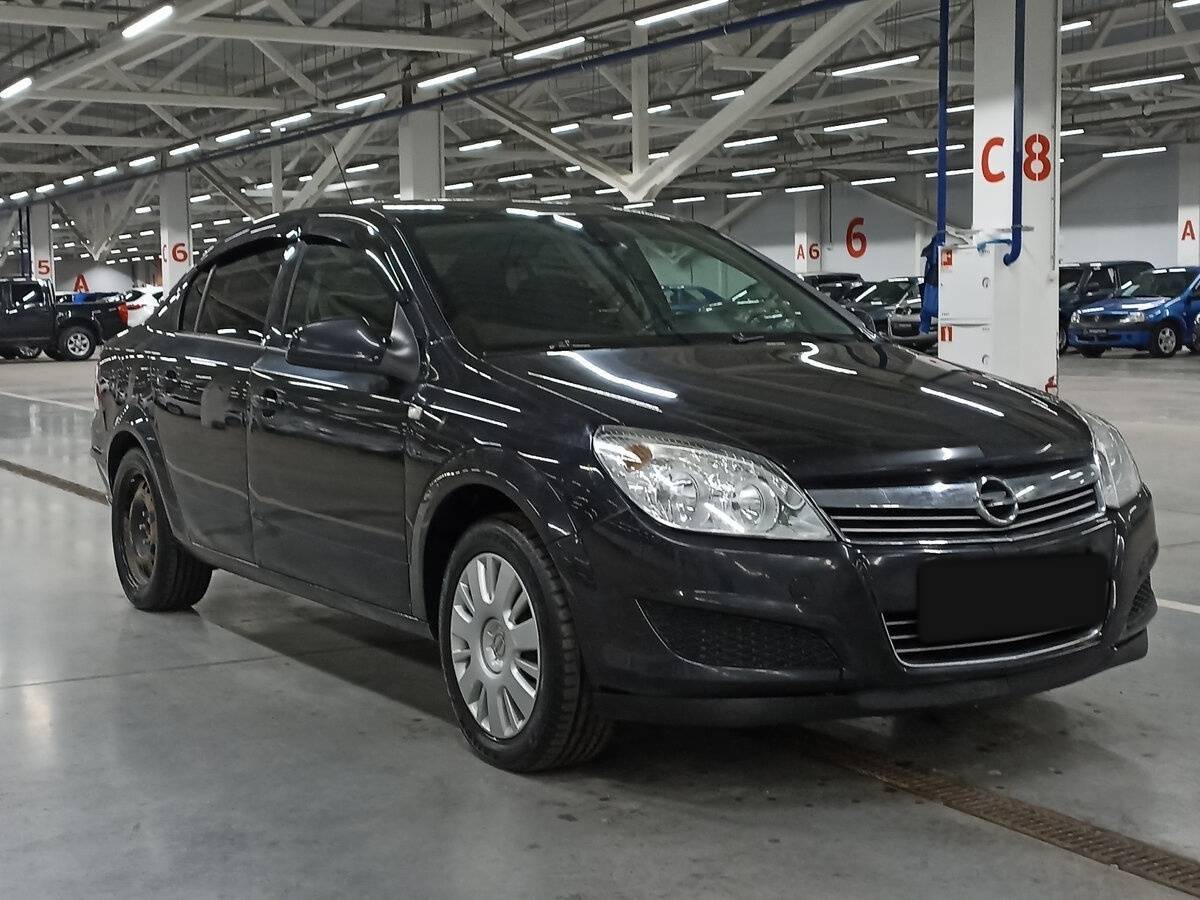 Opel Astra с пробегом — 2011 год. Фото: #2