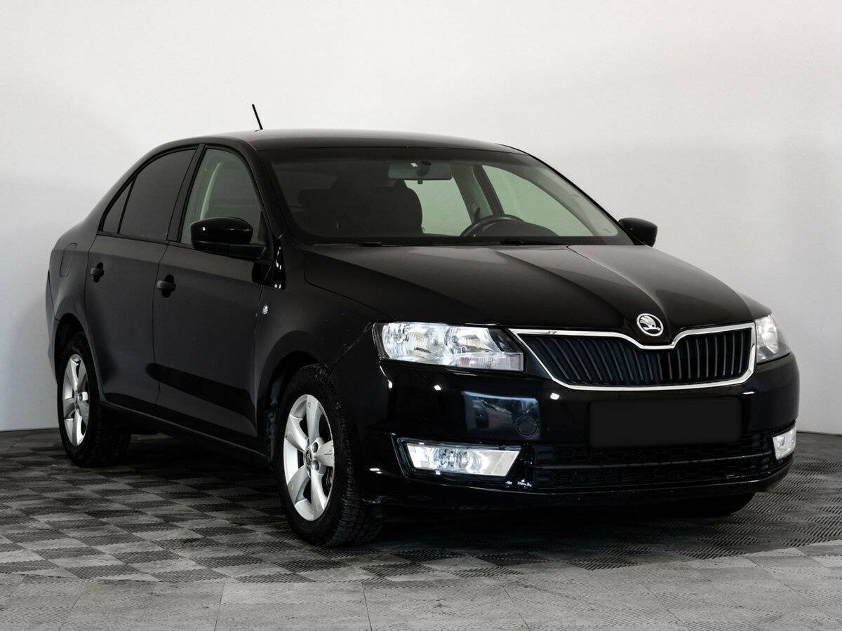 Skoda Rapid с пробегом — 2015 год. Фото: #2