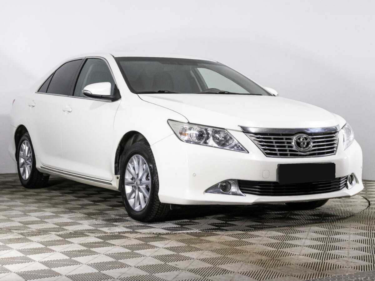 Toyota Camry с пробегом — 2014 год. Фото: #2