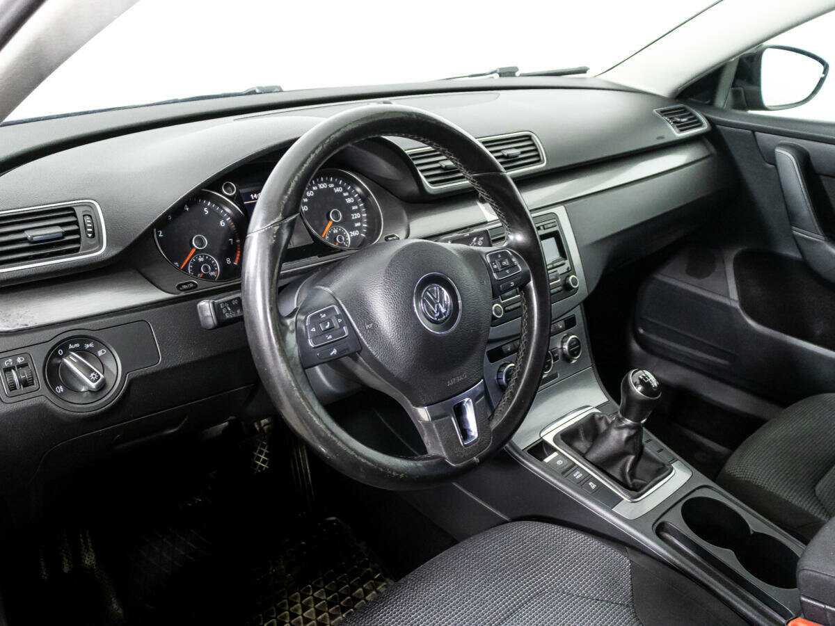 Volkswagen Passat с пробегом — 2013 год. Фото: #10