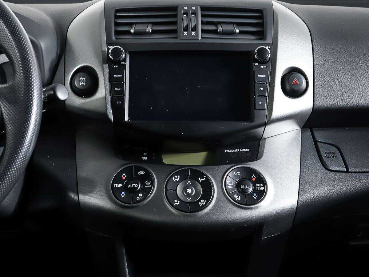 Toyota RAV4 с пробегом — 2011 год. Фото: #10