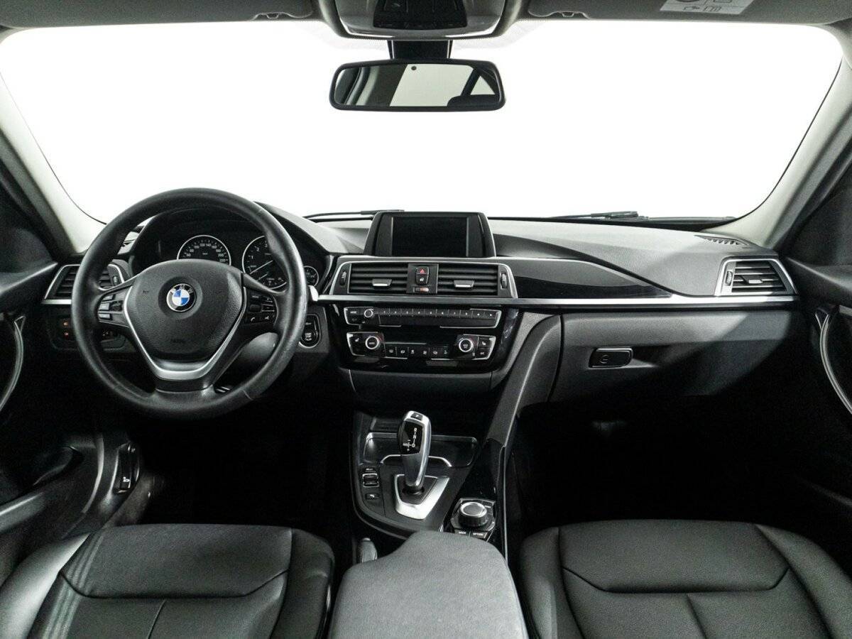 BMW 3 серии с пробегом — 2018 год. Фото: #12