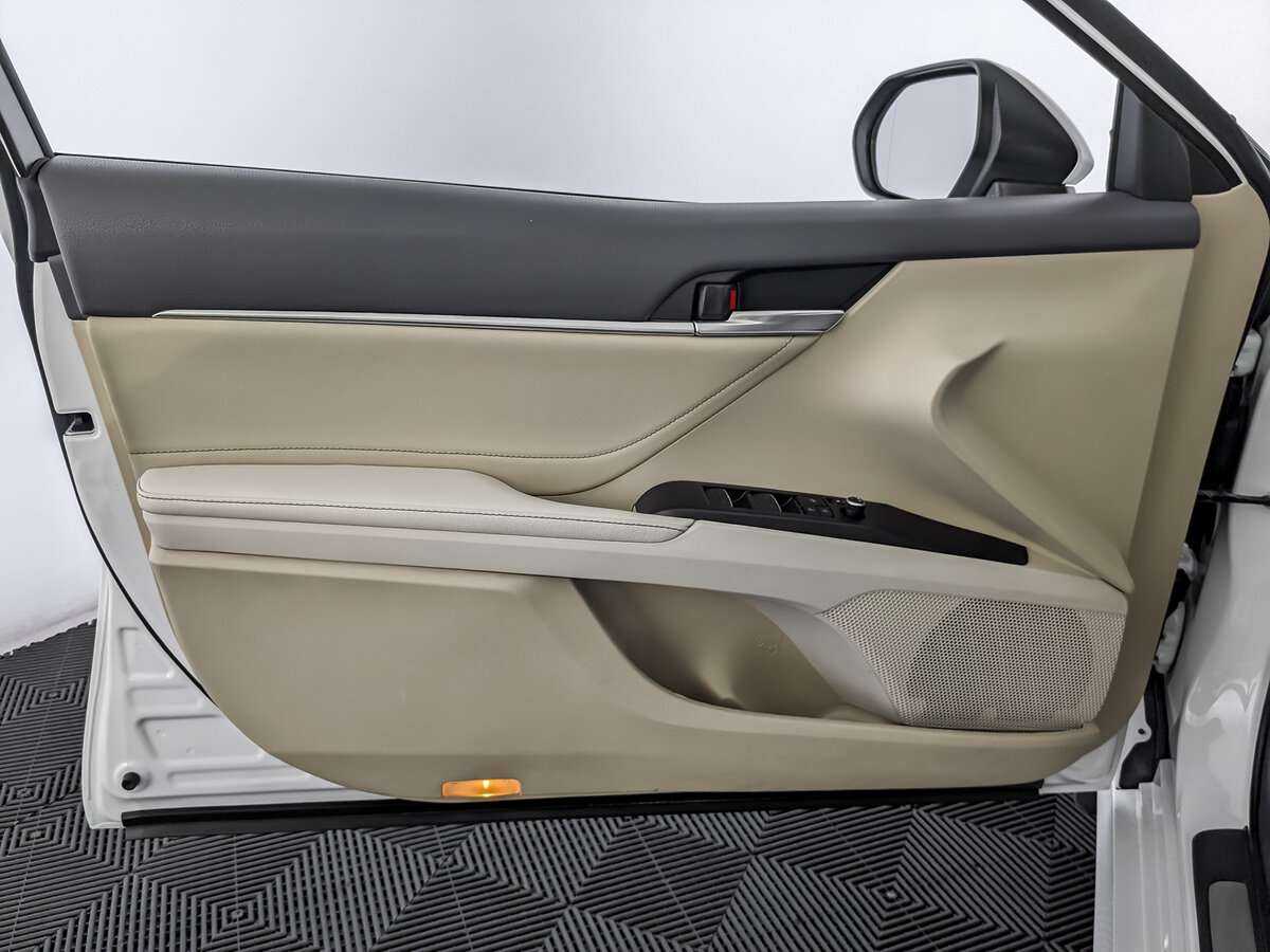 Toyota Camry с пробегом — 2021 год. Фото: #14