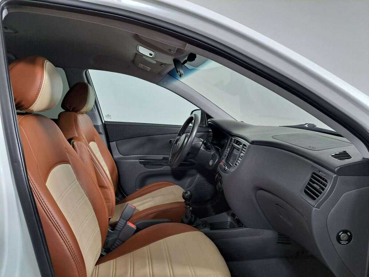 Kia Rio с пробегом — 2011 год. Фото: #8