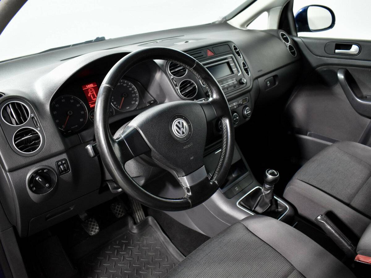 Volkswagen Golf Plus с пробегом — 2008 год. Фото: #8