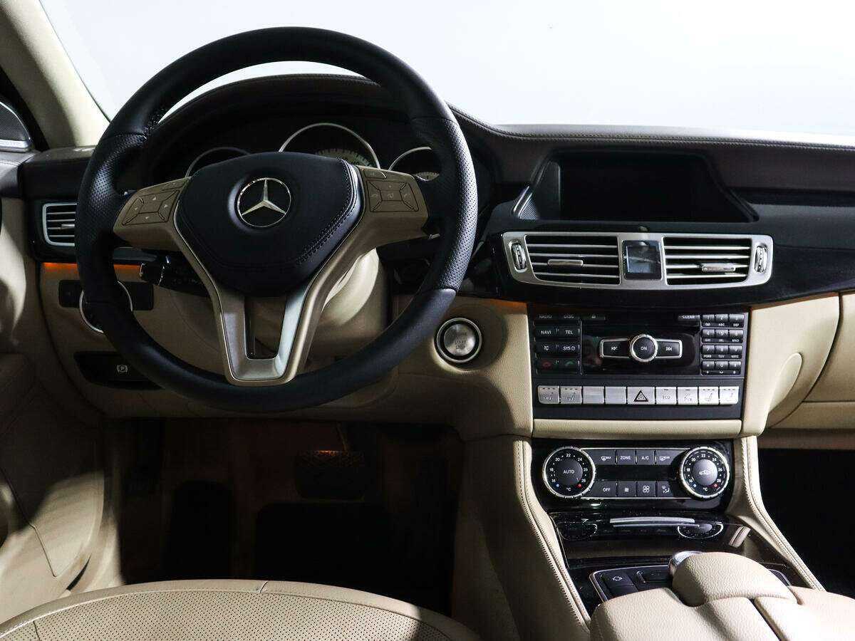 Mercedes-Benz CLS с пробегом — 2013 год. Фото: #9