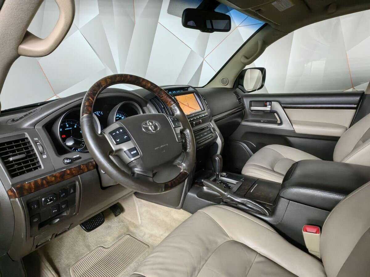 Toyota Land Cruiser с пробегом — 2011 год. Фото: #10