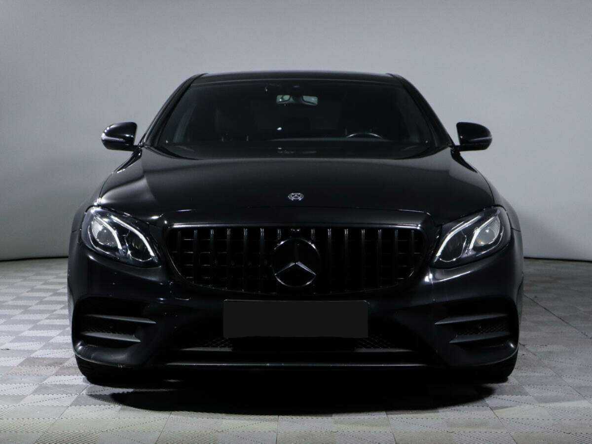 Mercedes-Benz E-Класс с пробегом — 2019 год. Фото: #1