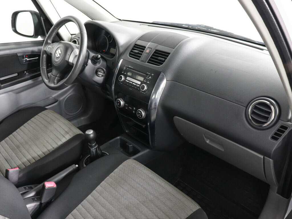 Suzuki SX4 с пробегом — 2011 год. Фото: #9