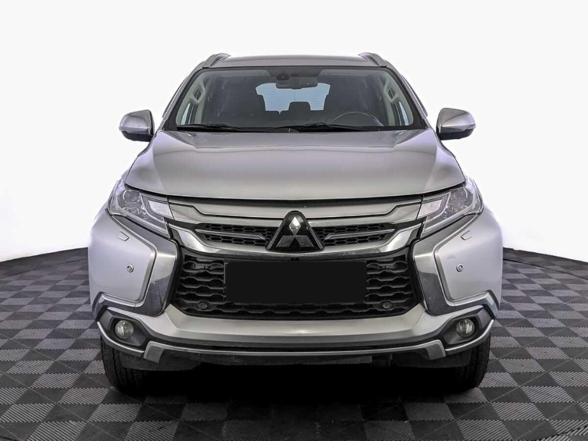 Mitsubishi Pajero Sport с пробегом — 2018 год. Фото: #1