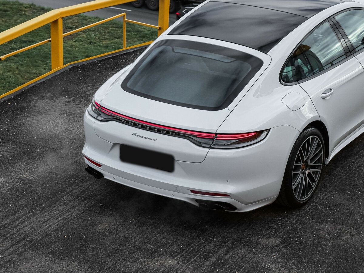 Porsche Panamera с пробегом — 2022 год. Фото: #16