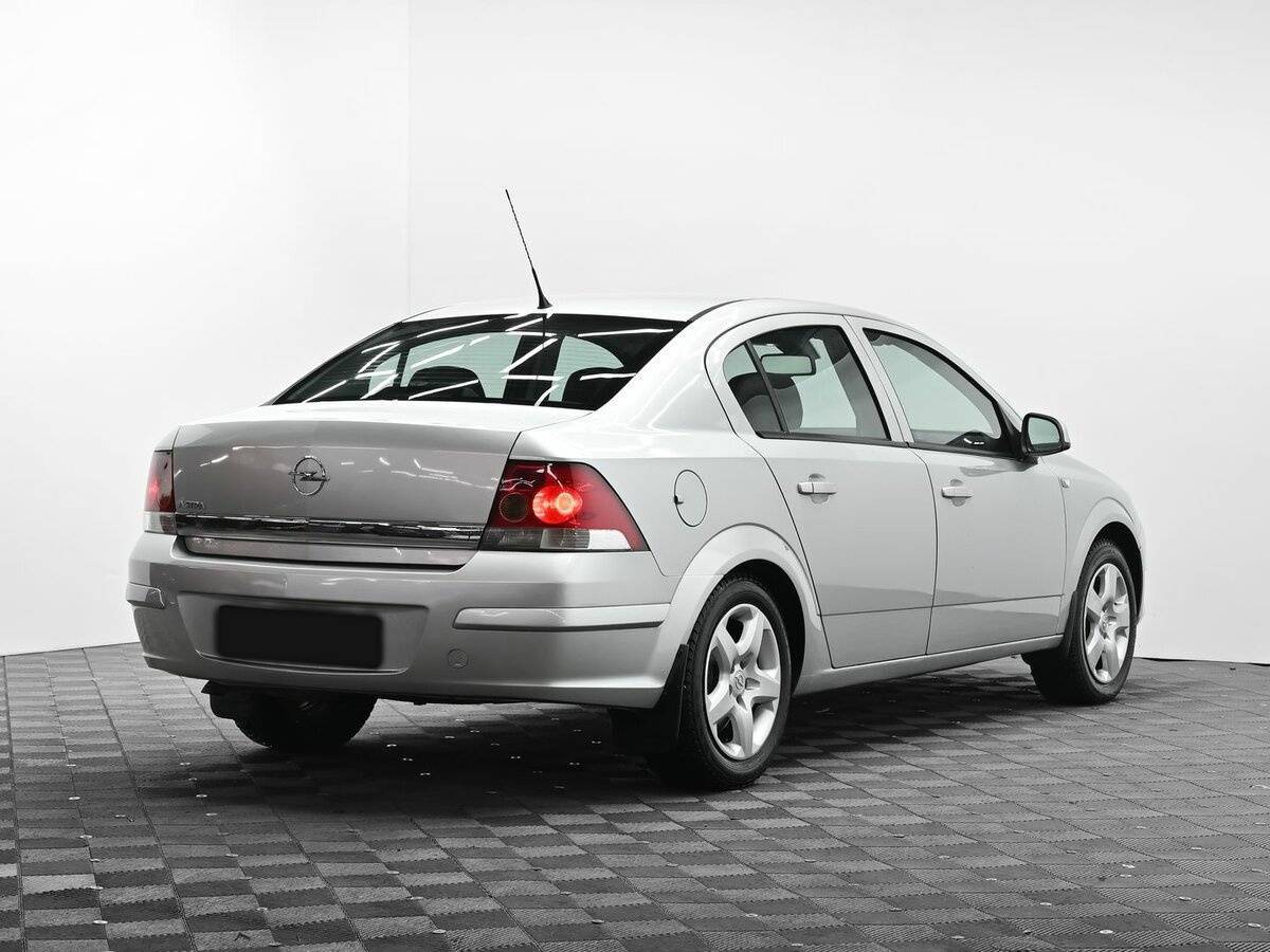 Opel Astra с пробегом — 2010 год. Фото: #3