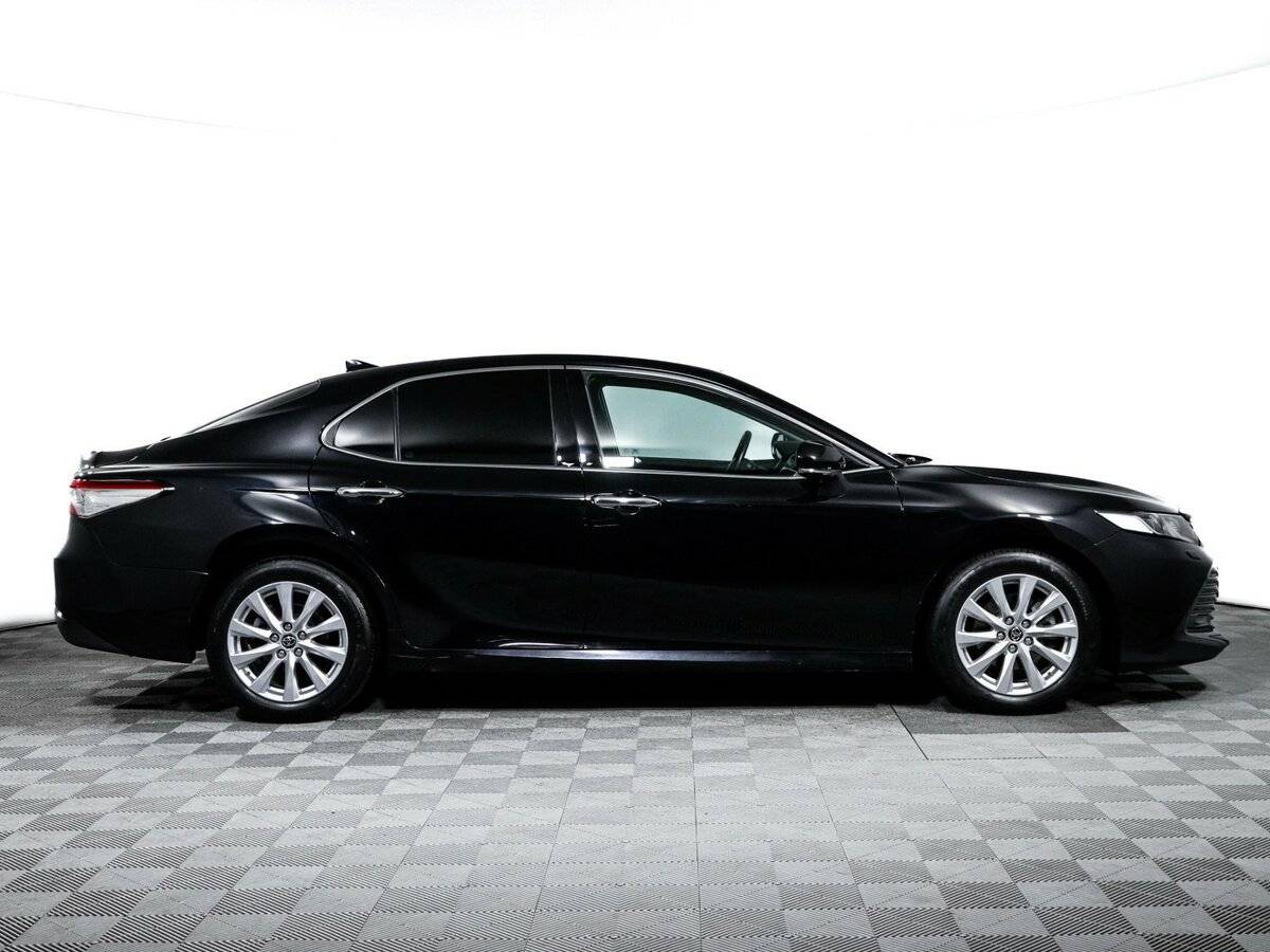 Toyota Camry с пробегом — 2018 год. Фото: #2