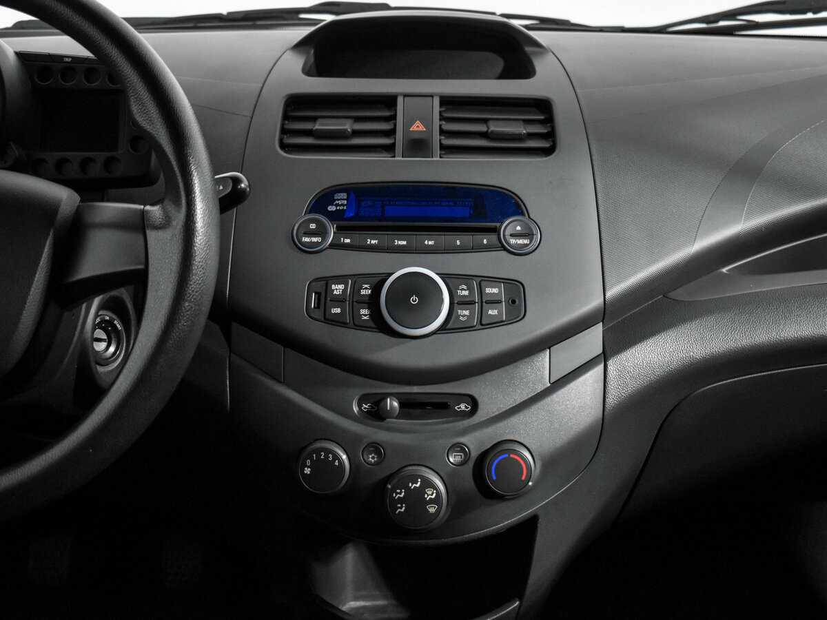 Chevrolet Spark с пробегом — 2011 год. Фото: #13