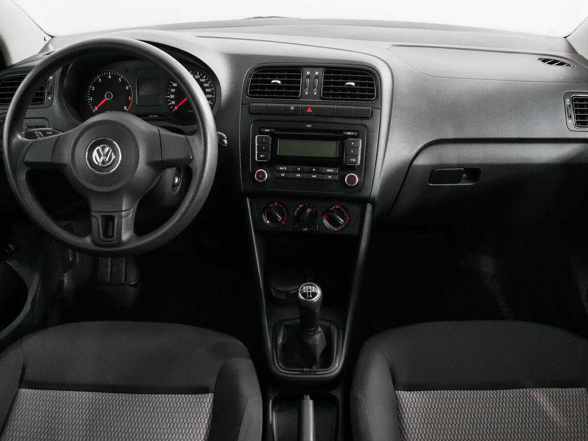 Volkswagen Polo с пробегом — 2011 год. Фото: #11