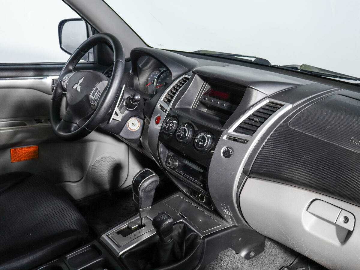 Mitsubishi Pajero Sport с пробегом — 2010 год. Фото: #7
