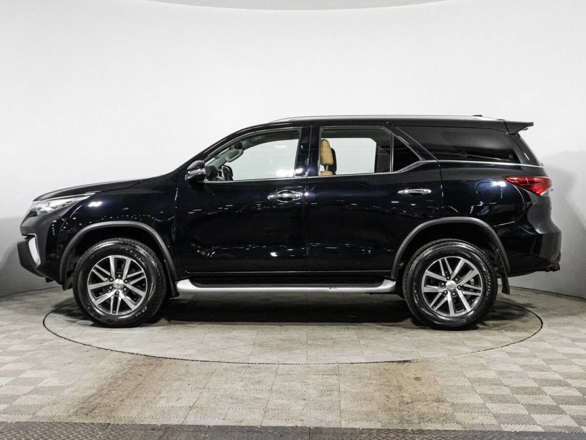 Toyota Fortuner с пробегом — 2019 год. Фото: #7