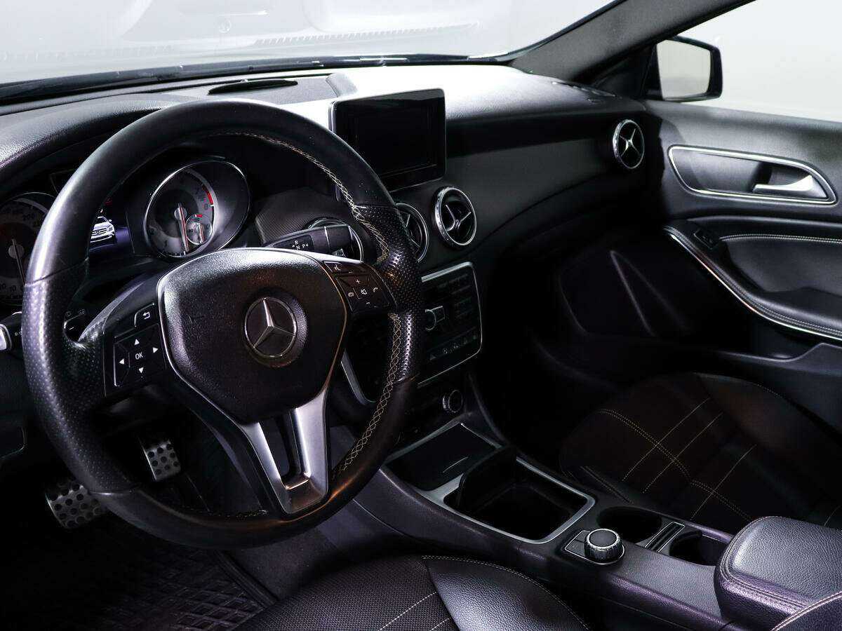 Mercedes-Benz GLA с пробегом — 2015 год. Фото: #11