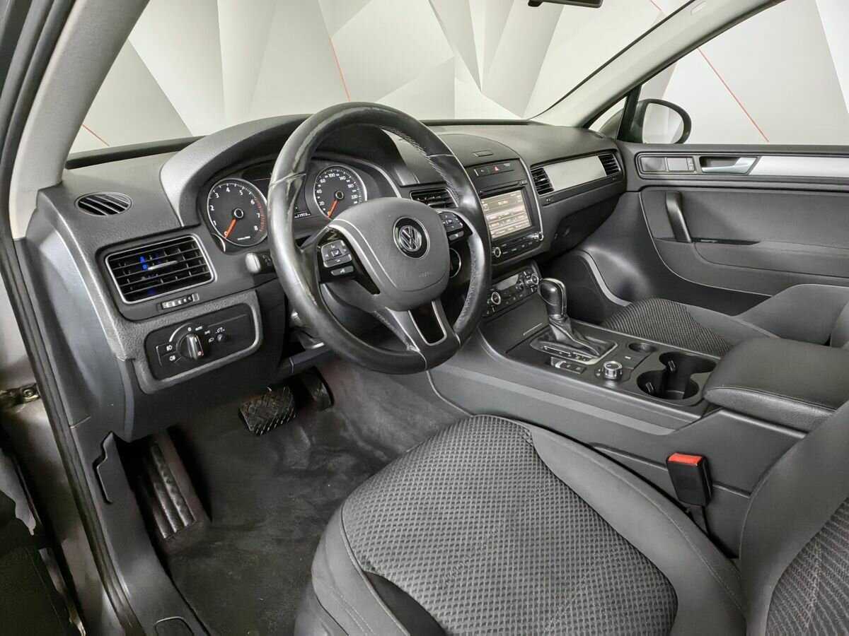 Volkswagen Touareg с пробегом — 2012 год. Фото: #12