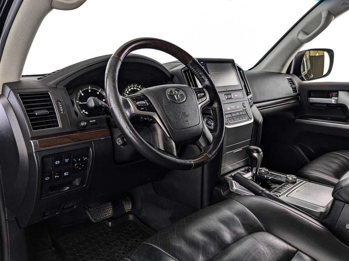 Toyota Land Cruiser с пробегом — 2017 год. Фото: #10