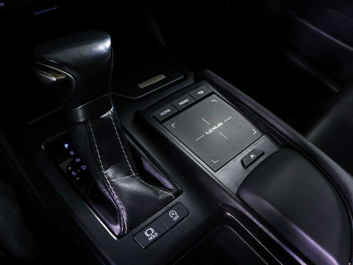 Lexus ES с пробегом — 2020 год. Фото: #17