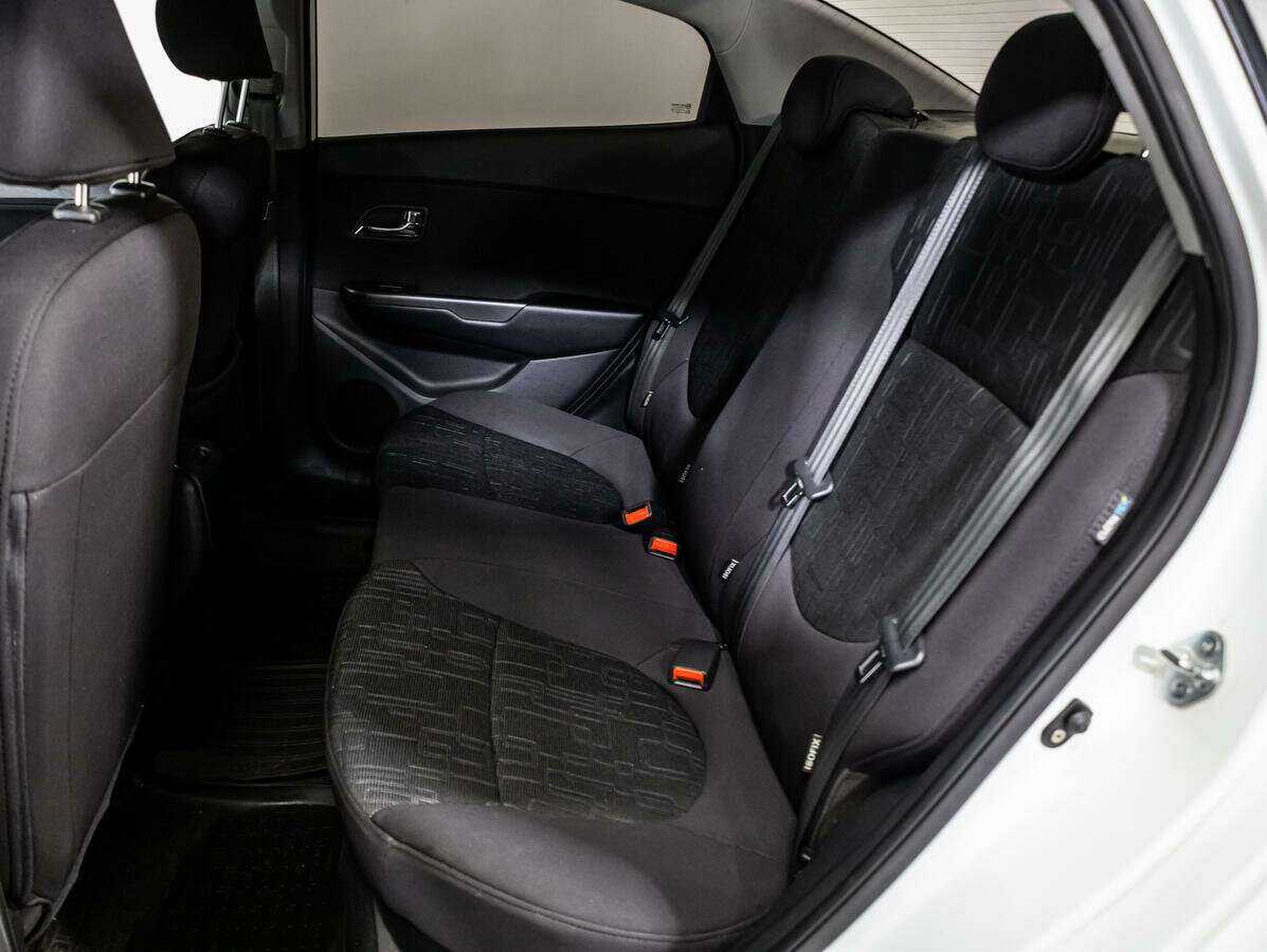 Kia Rio с пробегом — 2012 год. Фото: #9