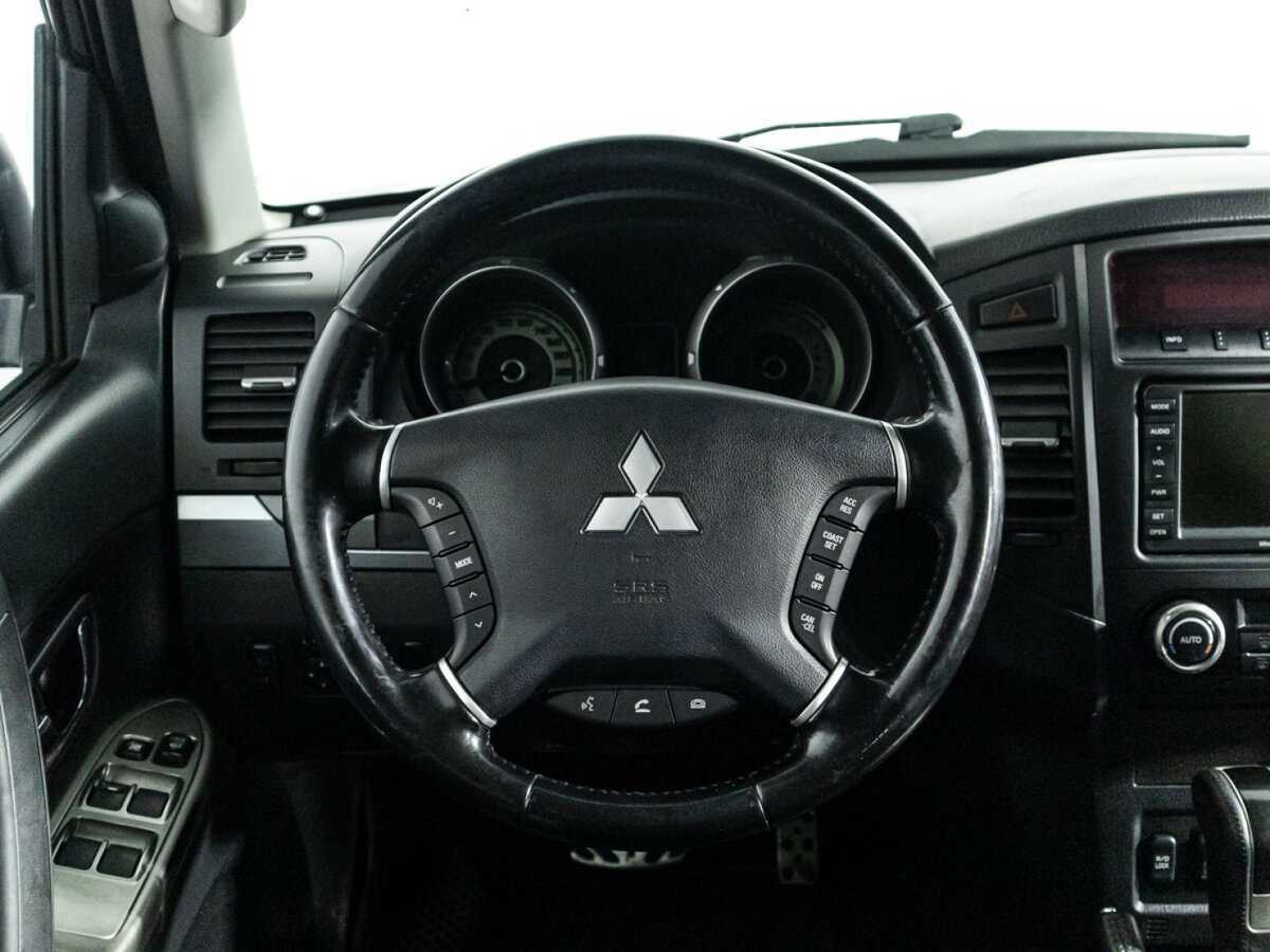 Mitsubishi Pajero с пробегом — 2012 год. Фото: #16