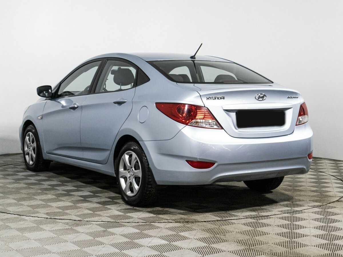 Hyundai Solaris с пробегом — 2011 год. Фото: #6