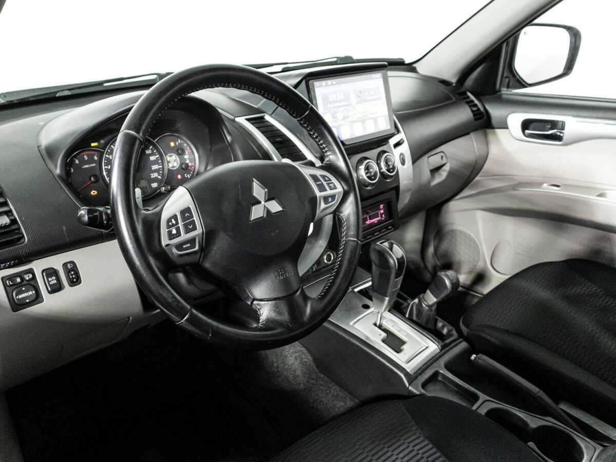 Mitsubishi Pajero Sport с пробегом — 2013 год. Фото: #10