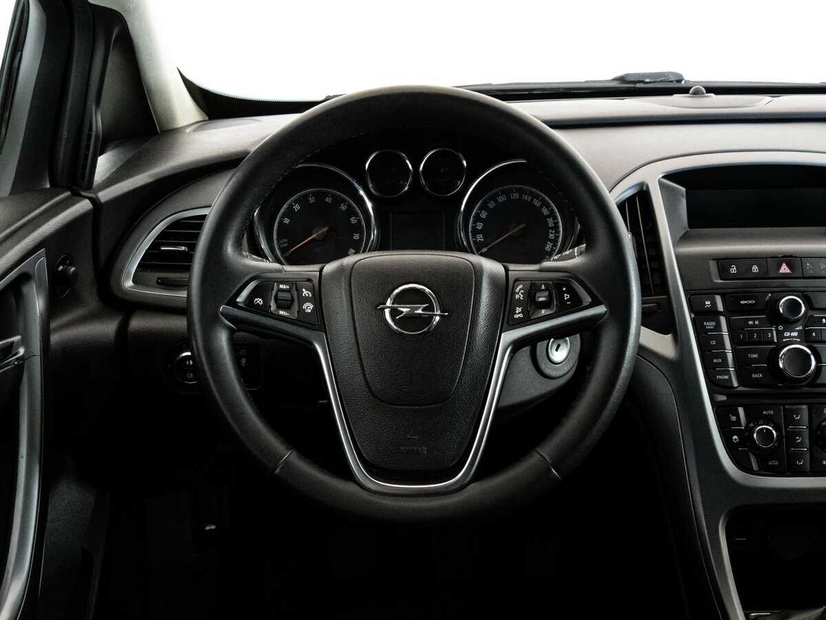 Opel Astra с пробегом — 2011 год. Фото: #9