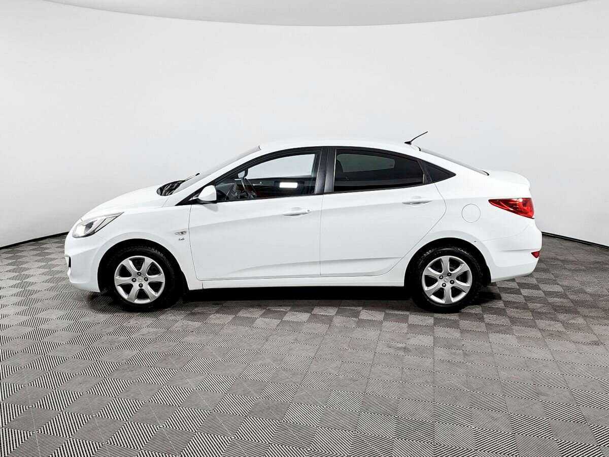 Hyundai Solaris с пробегом — 2013 год. Фото: #7