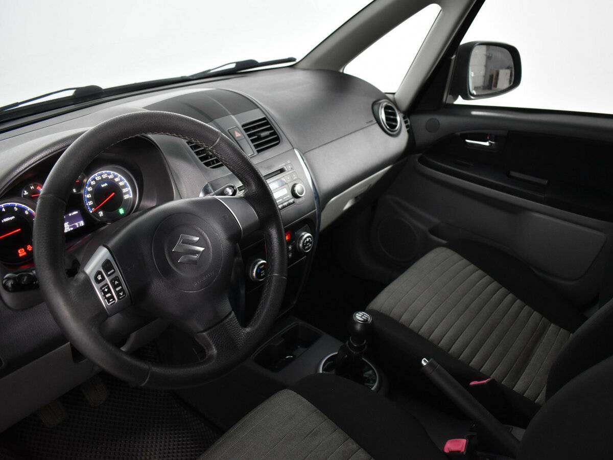 Suzuki SX4 с пробегом — 2011 год. Фото: #8