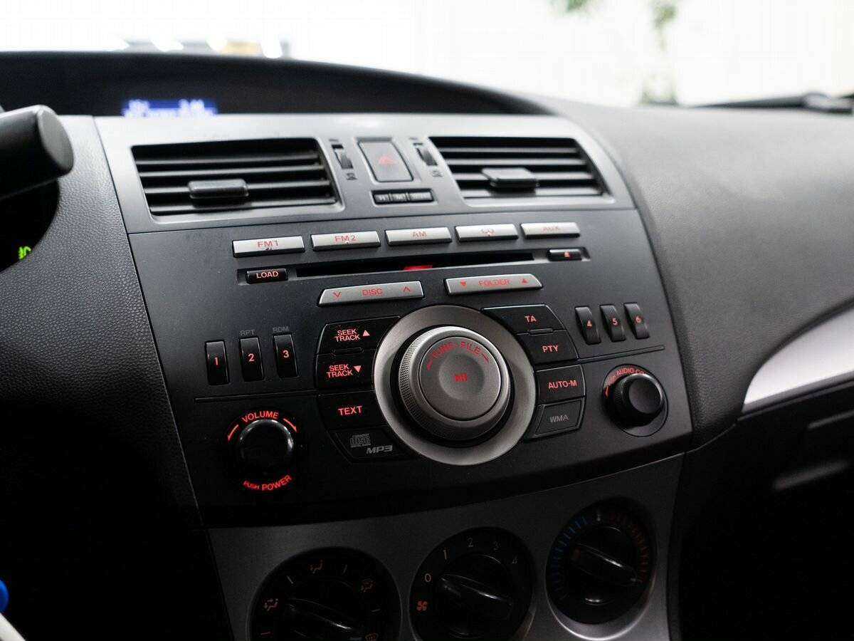 Mazda 3 с пробегом — 2011 год. Фото: #13