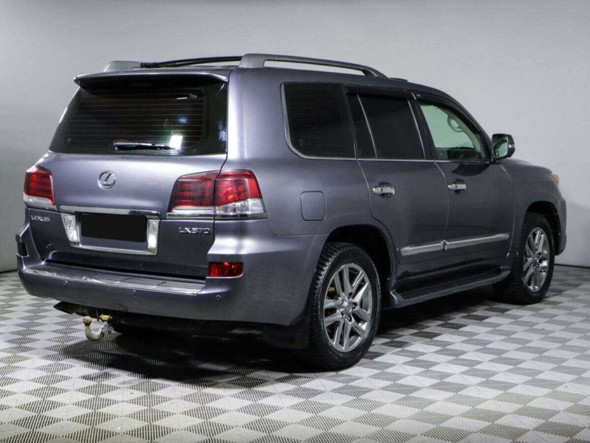 Lexus LX с пробегом — 2012 год. Фото: #3
