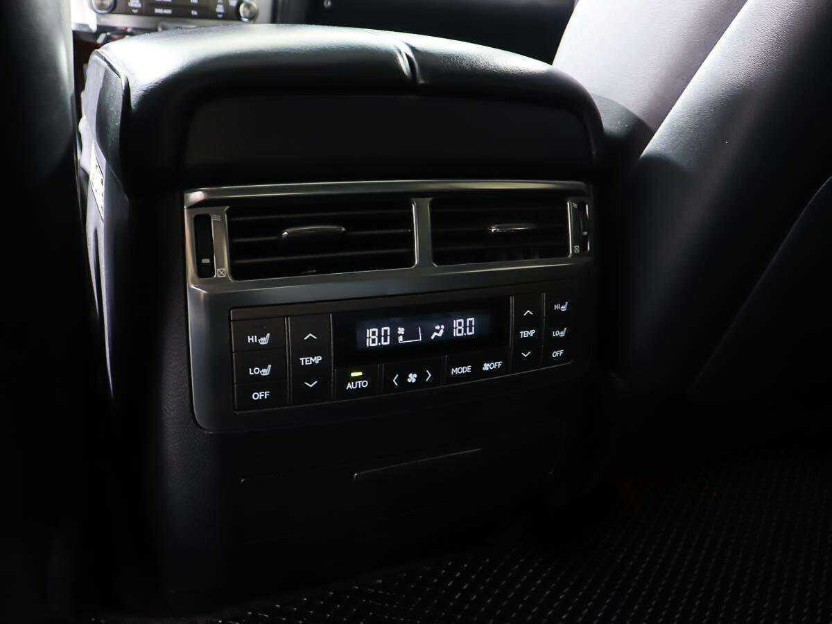 Lexus LX с пробегом — 2011 год. Фото: #20
