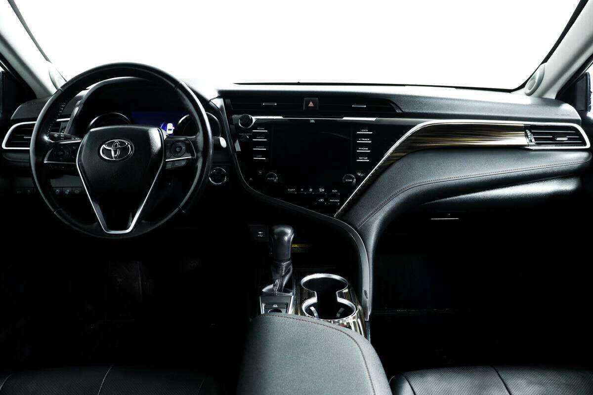 Toyota Camry с пробегом — 2019 год. Фото: #10