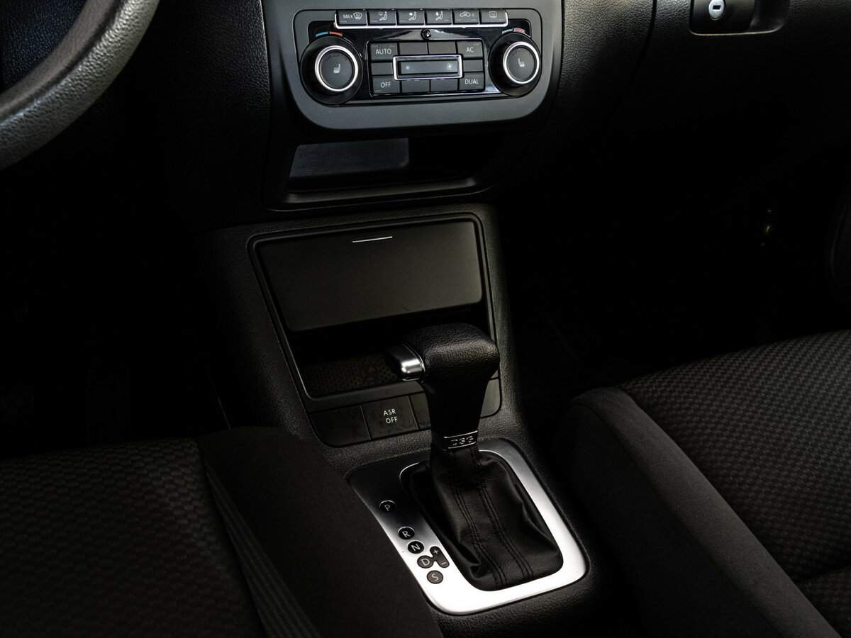 Volkswagen Golf Plus с пробегом — 2010 год. Фото: #10