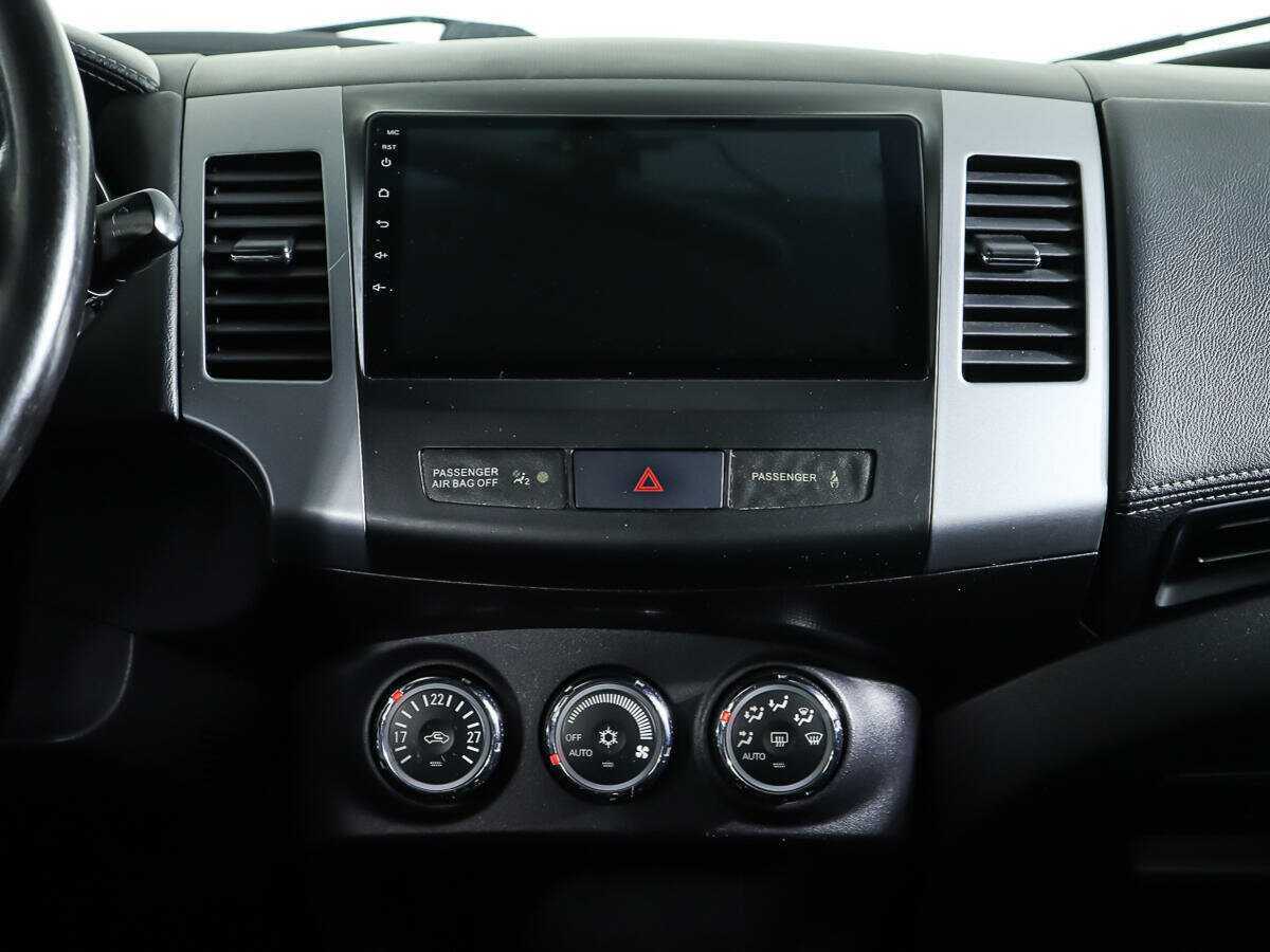 Mitsubishi Outlander с пробегом — 2011 год. Фото: #10