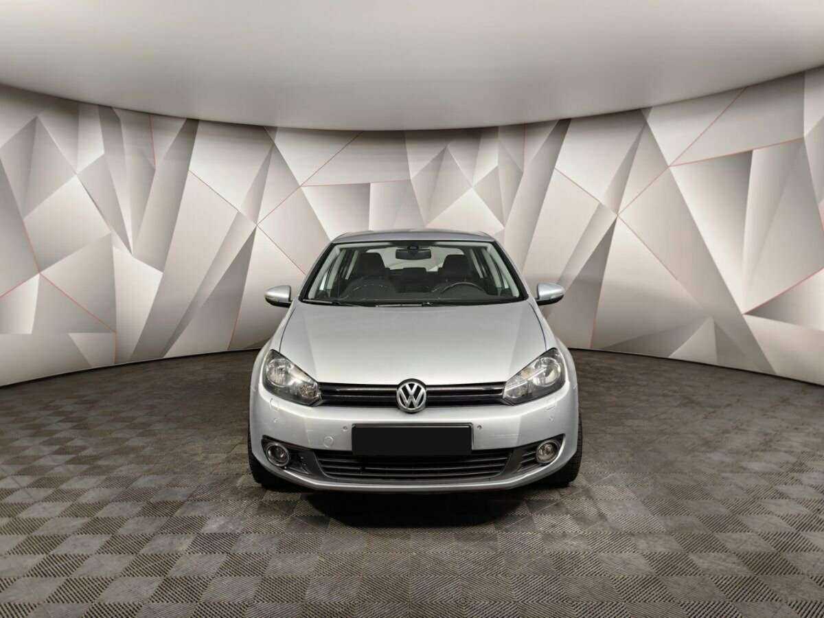 Volkswagen Golf с пробегом — 2010 год. Фото: #6