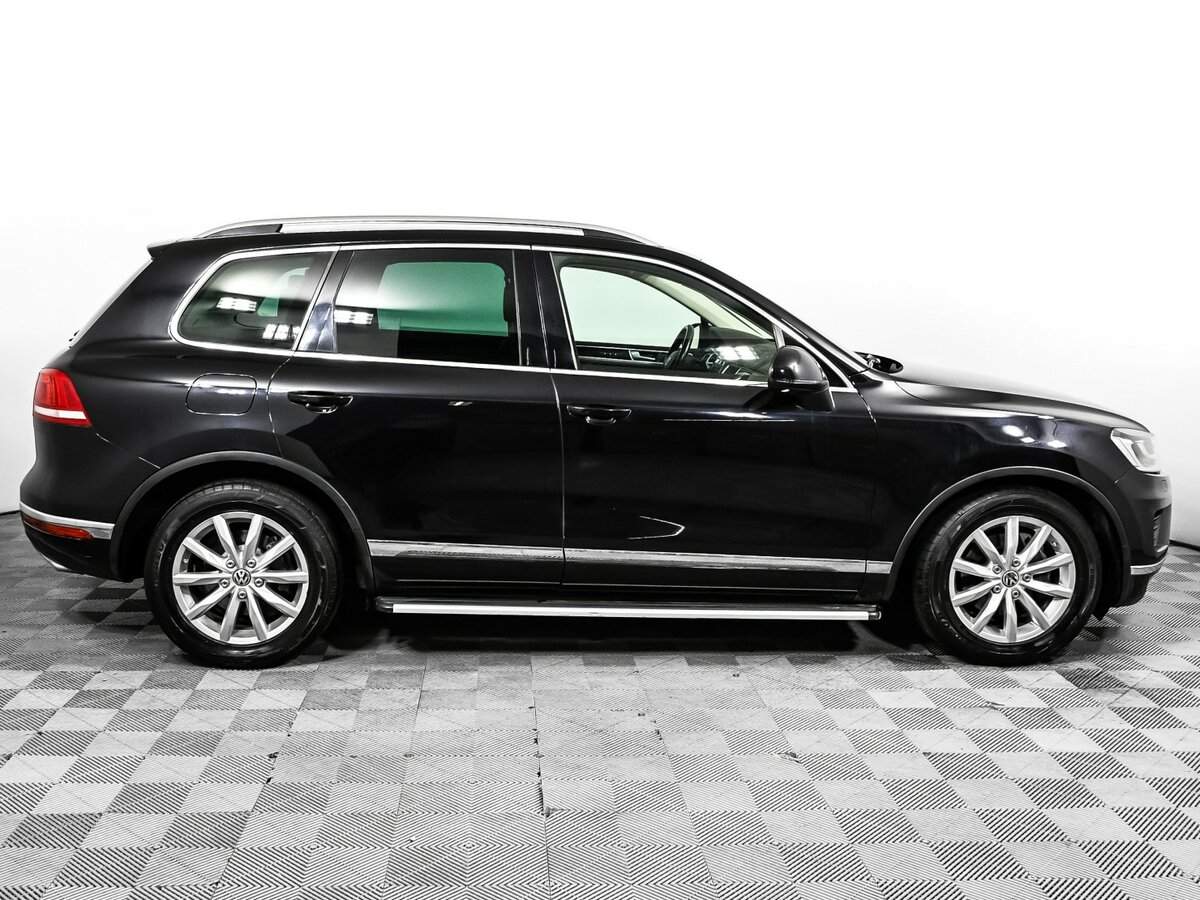 Volkswagen Touareg с пробегом — 2015 год. Фото: #3