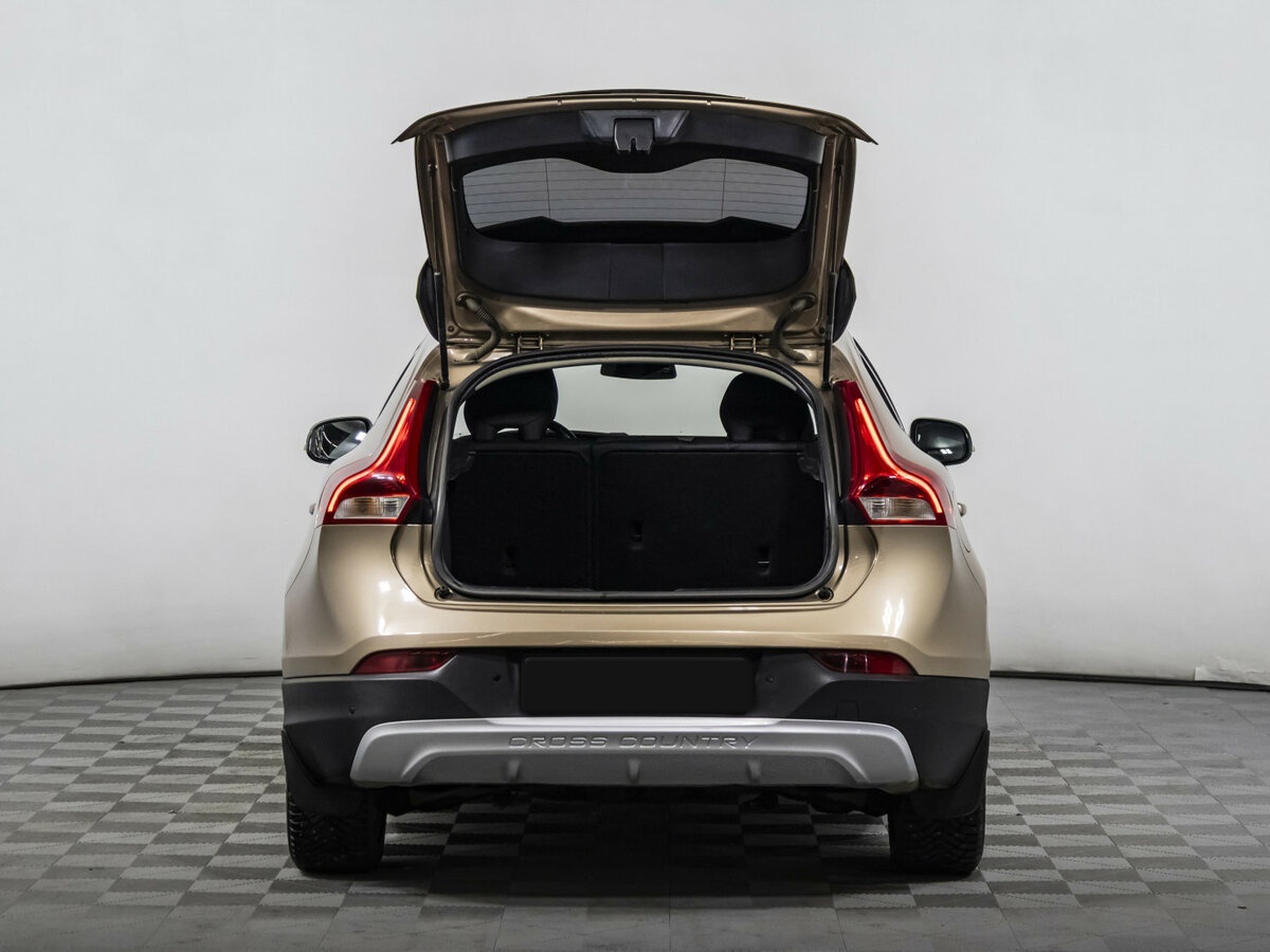 Volvo V40 Cross Country с пробегом — 2014 год. Фото: #15